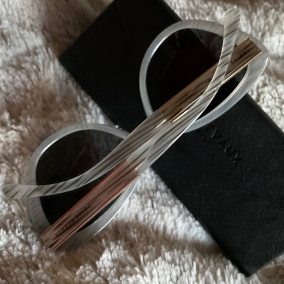 PRIVE’ REVAUX Handcrafted Cat Eye Sunglasses in Gray w Black Stripe - Picture 2 of 5